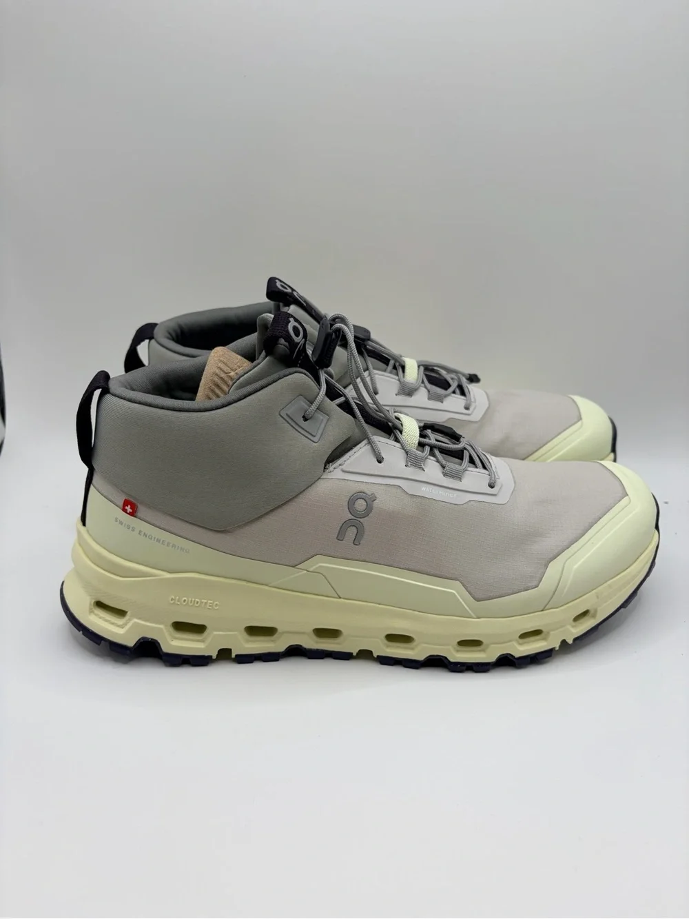 On Cloud Cloudhero Mid-Top Sneakers in Light Gray and Pale Yellow
